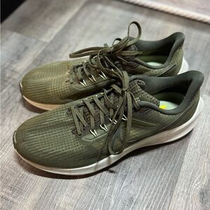 Nike Men's Air Zoom Pegasus 39 running shoes in the "Cargo Khaki"